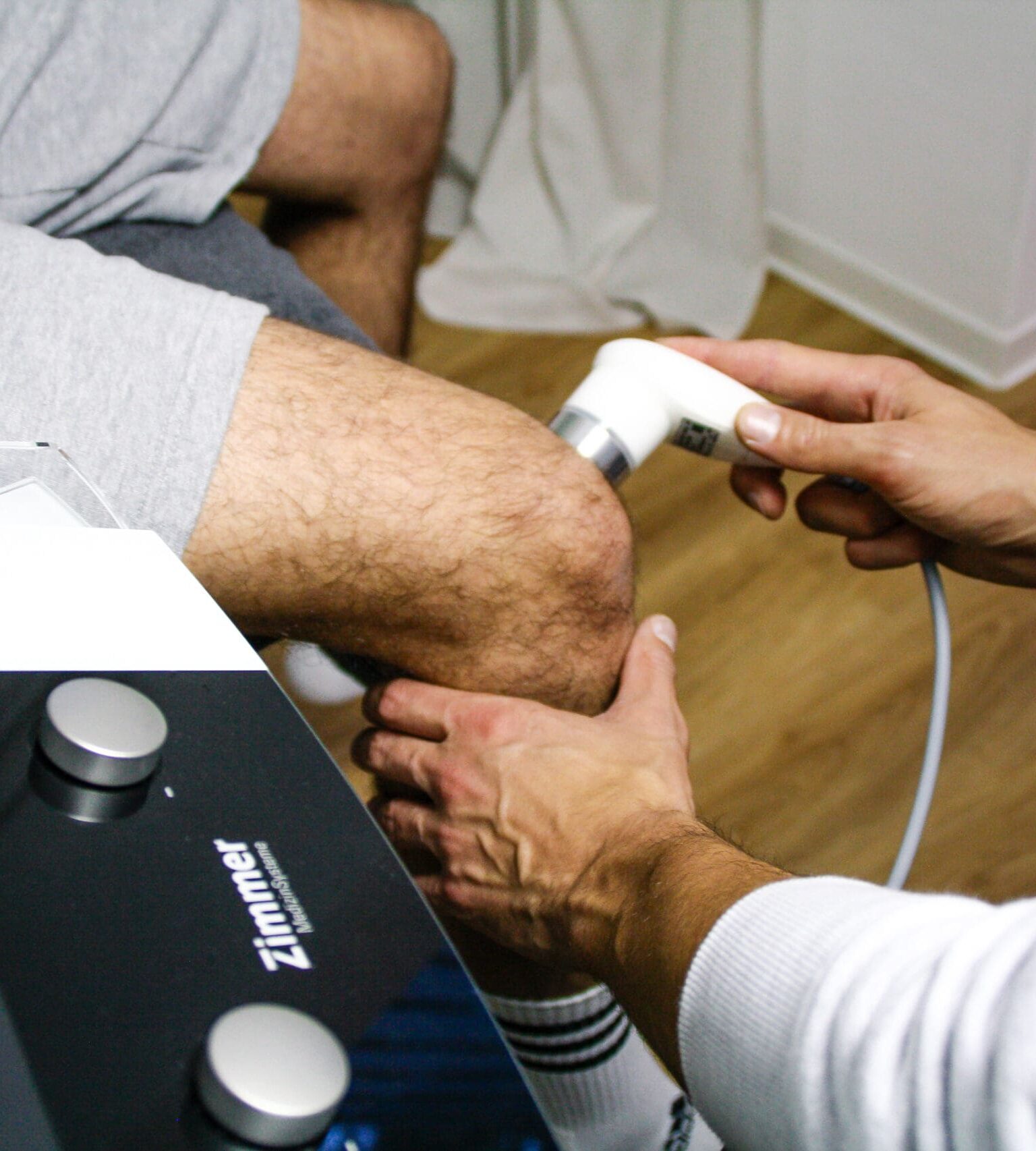 Bei Ultraschall-Behandlungen in der Physiotherapie wird hochfrequenter Schall verwendet, um tief im Gewebe Schwingungen zu erzeugen.  